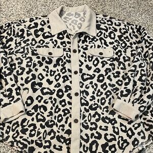 Black and tan Leopard Print Button-Up shacket womens medium